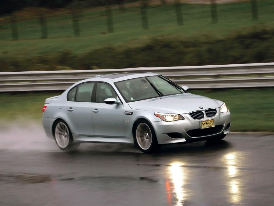  BMW M5 2005 года  (US) (фото 7 из 35)